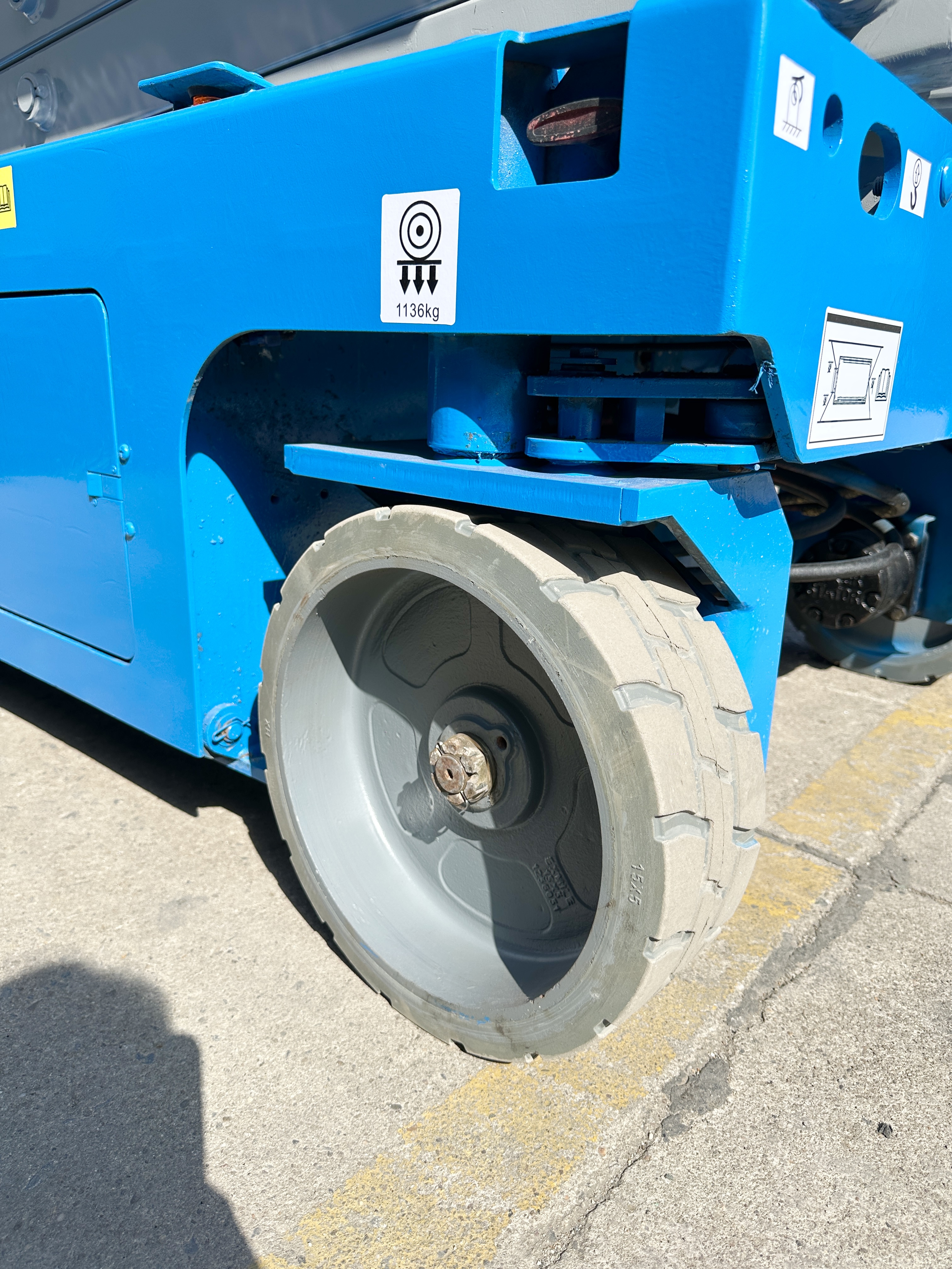 Genie 10m Scissor lift