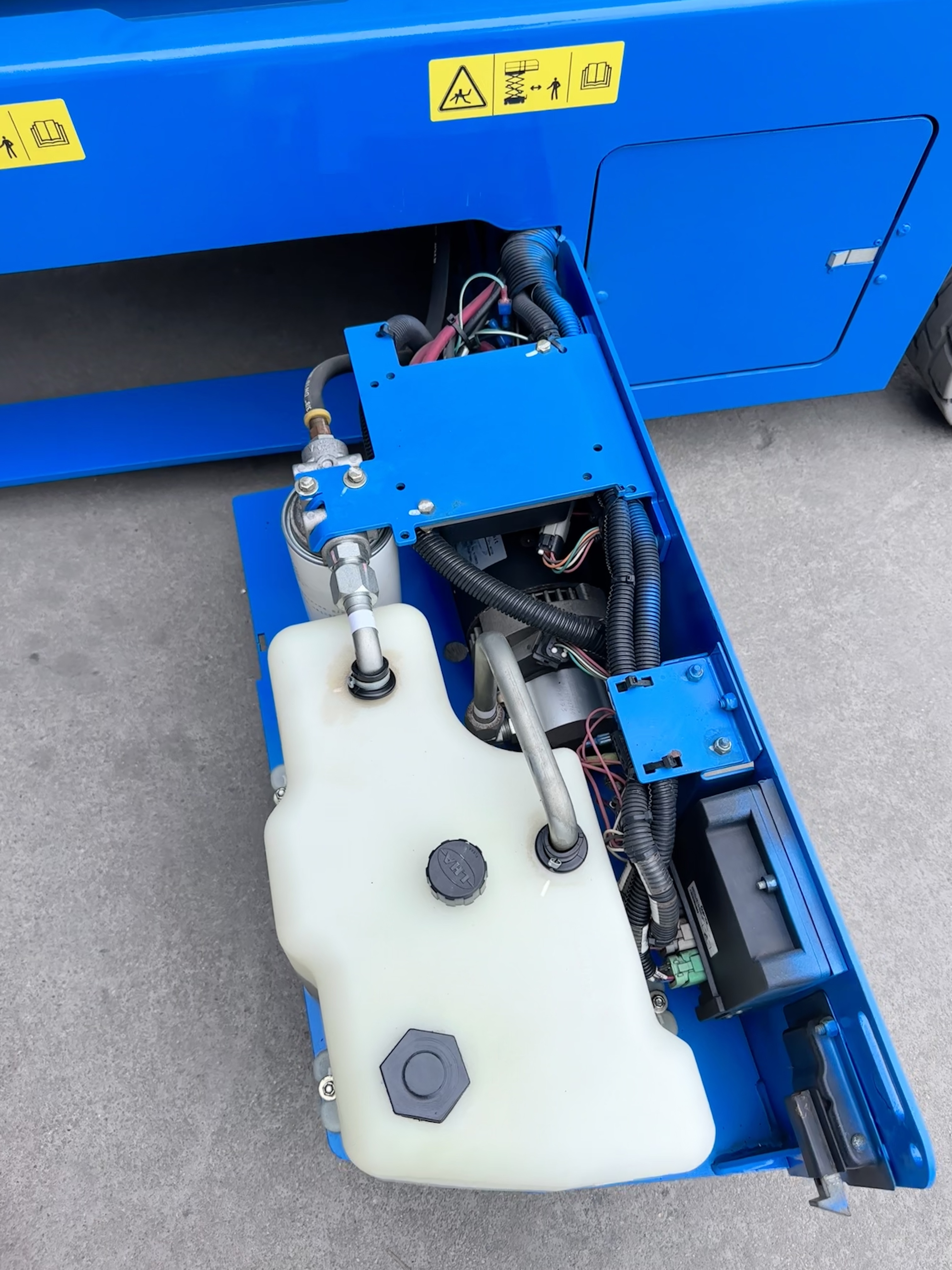 Genie 8m scissor lift