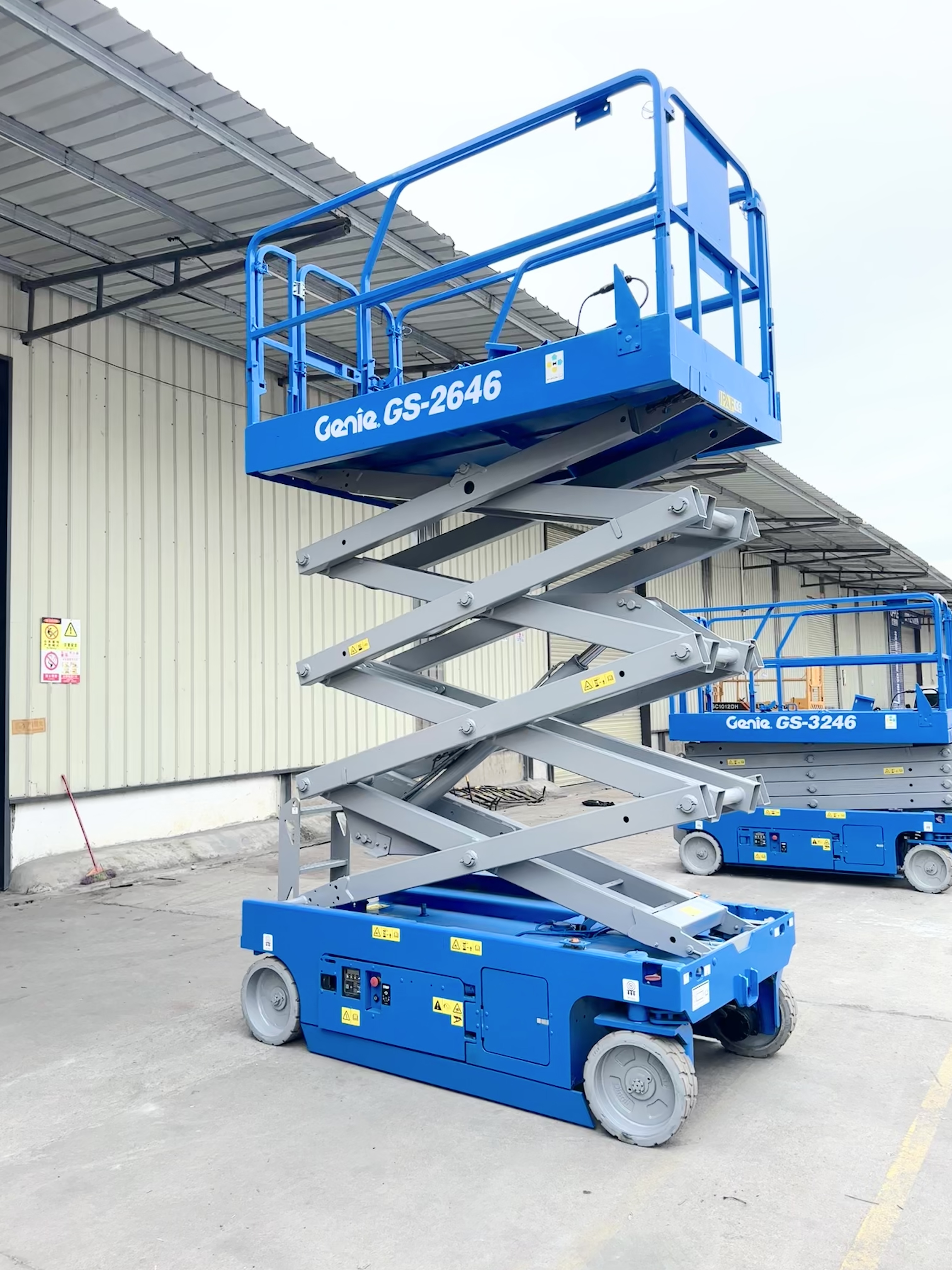 Genie 8m scissor lift